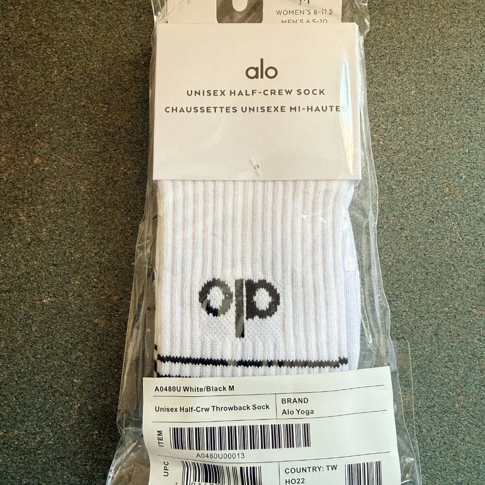 ALO Yoga‎ Unisex Half-Crew Socks in White/Black - NEW
